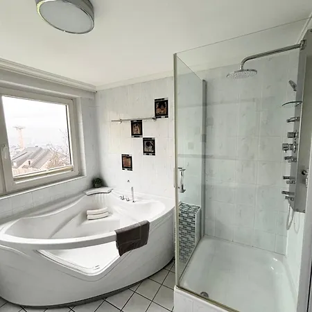 Panoramablick - Grosszuegige Mit Panorama- & Burgblick Appartement