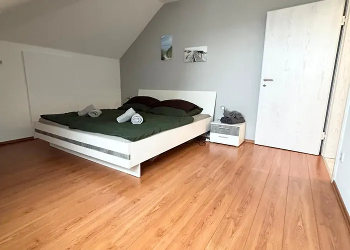 Panoramablick - Grosszuegige Mit Panorama- & Burgblick