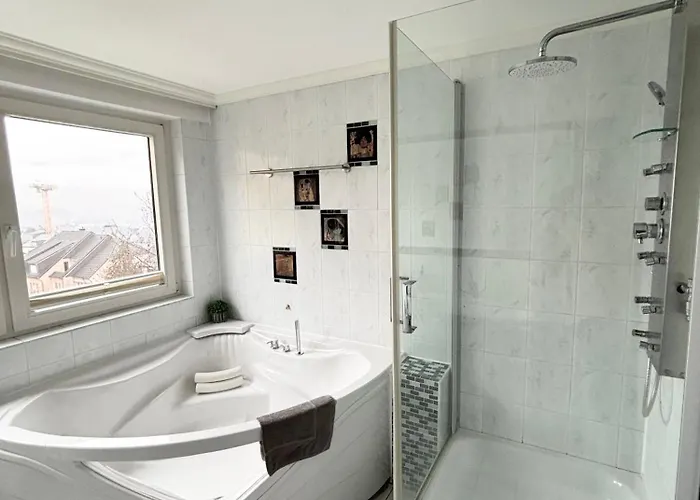 Panoramablick - Großzügige Mit Panorama-&burgblick Apartment