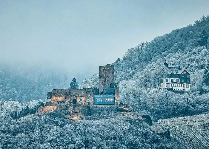 Panoramablick - Grosszuegige Mit Panorama- & Burgblick